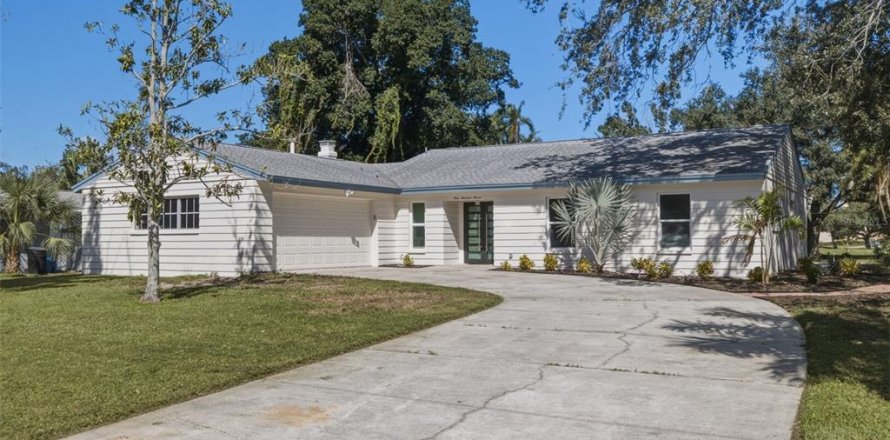 Casa en Saint Petersburg, Florida 3 dormitorios, 174.93 m2 № 2430478
