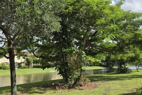 Townhouse in Tamarac, Florida 1 bedroom, 87.79 sq.m. № 2012572 - photo 25