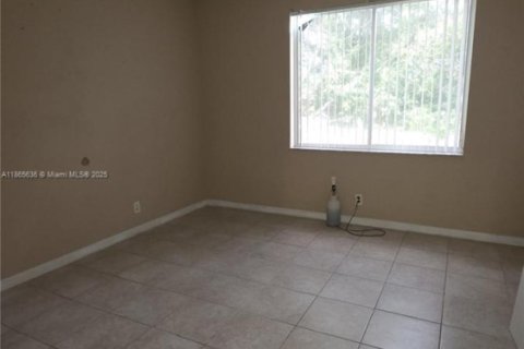 Townhouse in Tamarac, Florida 1 bedroom, 87.79 sq.m. № 2012572 - photo 7