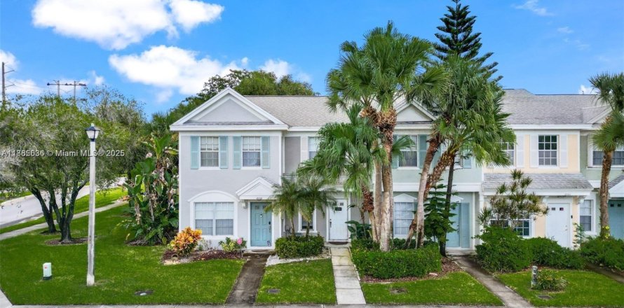 Townhouse in Tamarac, Florida 1 bedroom, 87.79 sq.m. № 2012572