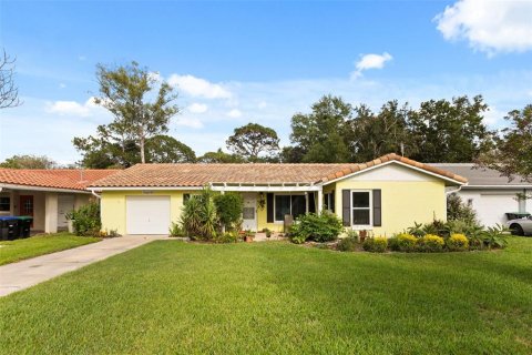 Villa ou maison à vendre à Orlando, Floride: 2 chambres, 135.82 m2 № 2400239 - photo 2