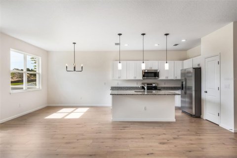 House in Grand Island, Florida 4 bedrooms, 155.33 sq.m. № 1825175 - photo 6