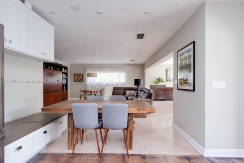 Villa ou maison à vendre à North Miami, Floride: 3 chambres, 183.95 m2 № 1920045 - photo 9