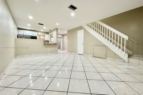 Townhouse in Pembroke Pines, Florida 2 bedrooms, 117.06 sq.m. № 1964275 - photo 22