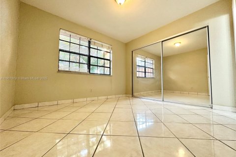 Townhouse in Pembroke Pines, Florida 2 bedrooms, 117.06 sq.m. № 1964275 - photo 27