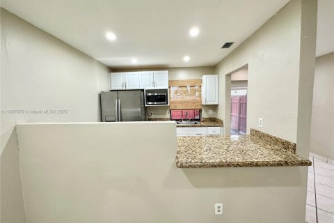 Townhouse in Pembroke Pines, Florida 2 bedrooms, 117.06 sq.m. № 1964275 - photo 9