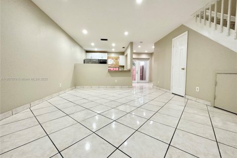 Townhouse in Pembroke Pines, Florida 2 bedrooms, 117.06 sq.m. № 1964275 - photo 23