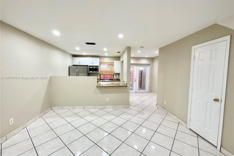 Townhouse in Pembroke Pines, Florida 2 bedrooms, 117.06 sq.m. № 1964275 - photo 17