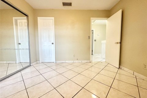 Townhouse in Pembroke Pines, Florida 2 bedrooms, 117.06 sq.m. № 1964275 - photo 25