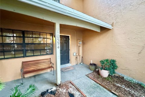 Townhouse in Pembroke Pines, Florida 2 bedrooms, 117.06 sq.m. № 1964275 - photo 3