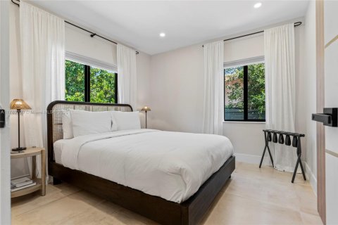 Casa en alquiler en Miami, Florida, 2 dormitorios, 163.51 m2 № 2060079 - foto 2