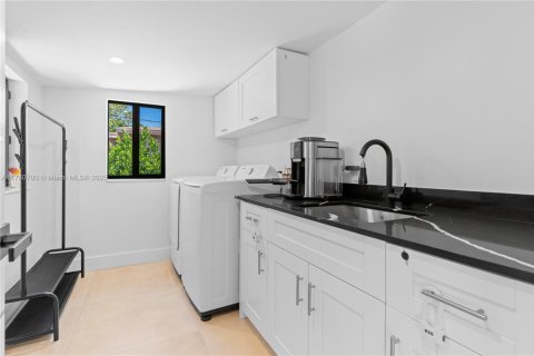 Casa en alquiler en Miami, Florida, 2 dormitorios, 163.51 m2 № 2060079 - foto 16