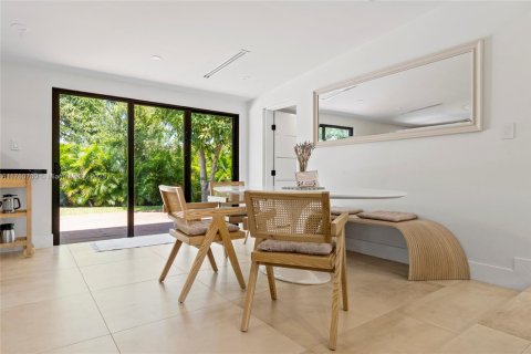 House in Miami, Florida 2 bedrooms, 163.51 sq.m. № 2060079 - photo 25
