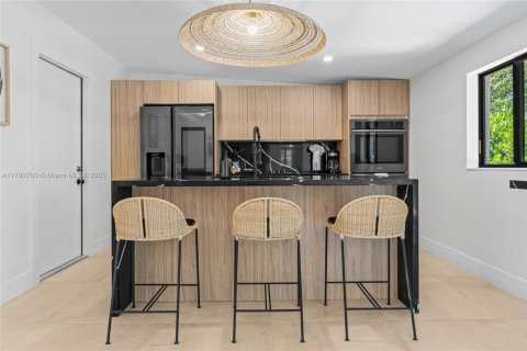 House in Miami, Florida 2 bedrooms, 163.51 sq.m. № 2060079 - photo 29