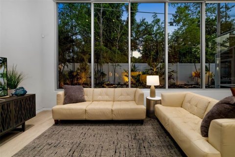 House in Sarasota, Florida 3 bedrooms, 178.37 sq.m. № 1821423 - photo 11