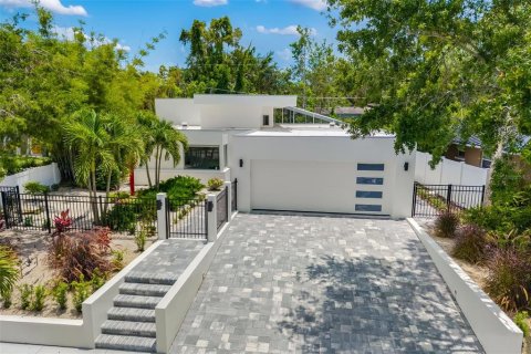 House in Sarasota, Florida 3 bedrooms, 178.37 sq.m. № 1821423 - photo 3