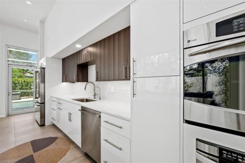 House in Sarasota, Florida 3 bedrooms, 178.37 sq.m. № 1821423 - photo 8