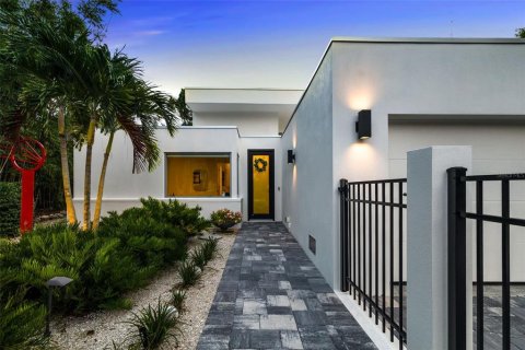 House in Sarasota, Florida 3 bedrooms, 178.37 sq.m. № 1821423 - photo 2
