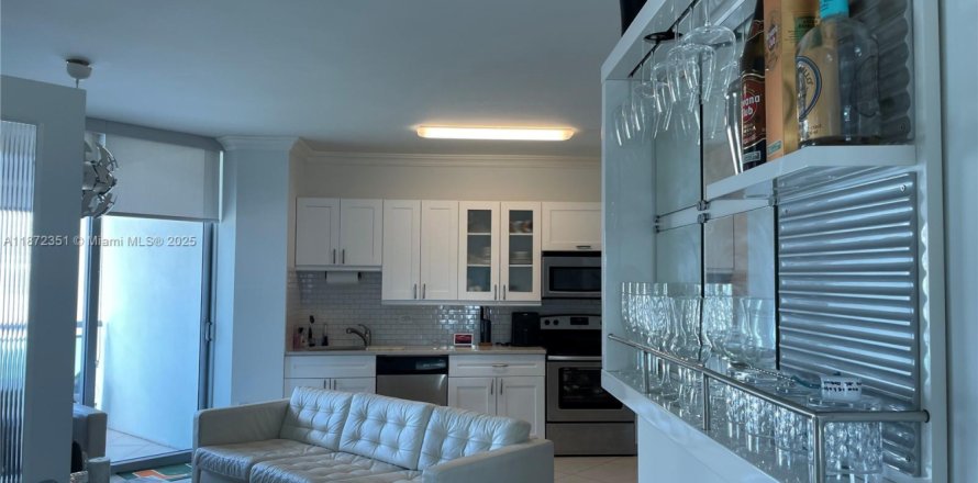 Condominio en Miami, Florida, 2 dormitorios № 1922499