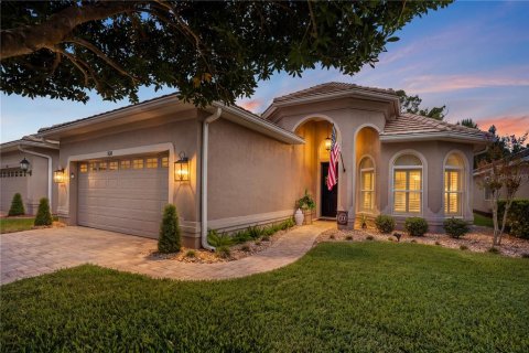 House in DeBary, Florida 3 bedrooms, 197.42 sq.m. № 2408460 - photo 2