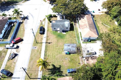 Купить виллу или дом в Майами, Флорида 3 спальни, 72.46м2, № 2027051 - фото 10