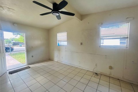 Купить виллу или дом в Майами, Флорида 3 спальни, 72.46м2, № 2027051 - фото 5