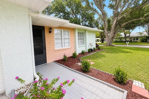 Casa en Palm Harbor, Florida 2 dormitorios, 89.19 m2 № 2206945