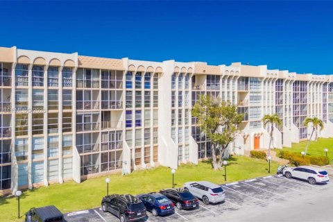 Кондоминиум с 2 спальнями в Халландейл-Бич, Флорида № 2032031