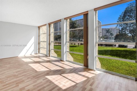 Купить кондоминиум в Халландейл-Бич, Флорида 2 спальни, 85.84м2, № 2032031 - фото 12