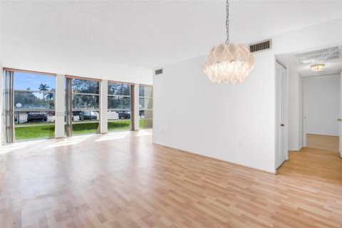 Купить кондоминиум в Халландейл-Бич, Флорида 2 спальни, 85.84м2, № 2032031 - фото 14