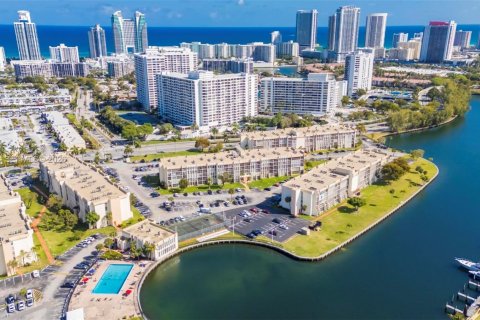 Купить кондоминиум в Халландейл-Бич, Флорида 2 спальни, 85.84м2, № 2032031 - фото 27