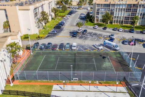 Купить кондоминиум в Халландейл-Бич, Флорида 2 спальни, 85.84м2, № 2032031 - фото 30