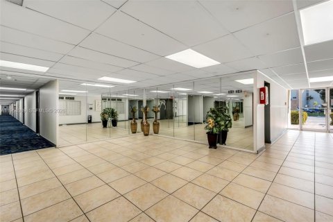 Купить кондоминиум в Халландейл-Бич, Флорида 2 спальни, 85.84м2, № 2032031 - фото 25