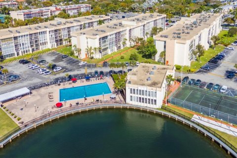 Купить кондоминиум в Халландейл-Бич, Флорида 2 спальни, 85.84м2, № 2032031 - фото 29