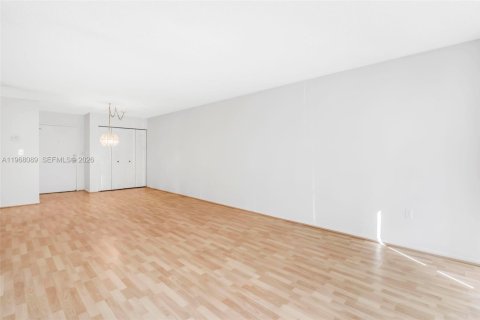 Купить кондоминиум в Халландейл-Бич, Флорида 2 спальни, 85.84м2, № 2032031 - фото 10