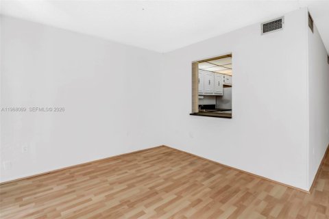 Купить кондоминиум в Халландейл-Бич, Флорида 2 спальни, 85.84м2, № 2032031 - фото 11