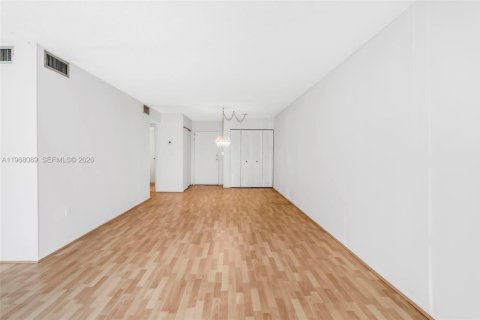 Купить кондоминиум в Халландейл-Бич, Флорида 2 спальни, 85.84м2, № 2032031 - фото 9