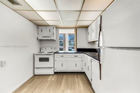 Купить кондоминиум в Халландейл-Бич, Флорида 2 спальни, 85.84м2, № 2032031 - фото 4