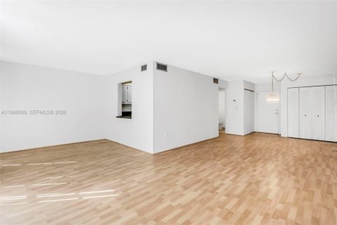 Купить кондоминиум в Халландейл-Бич, Флорида 2 спальни, 85.84м2, № 2032031 - фото 8