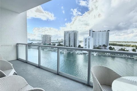 Condominio en North Bay Village, Florida, 2 dormitorios № 2153054