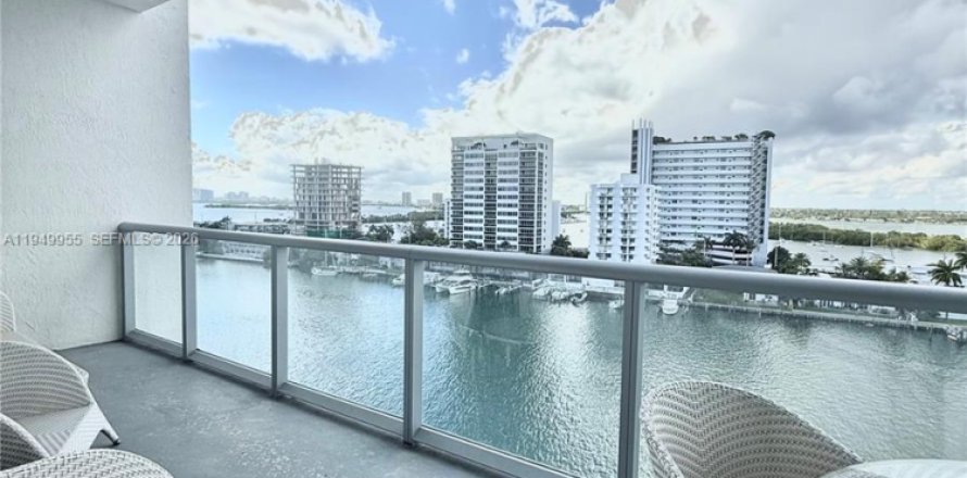 Condominio en North Bay Village, Florida, 2 dormitorios  № 2153054