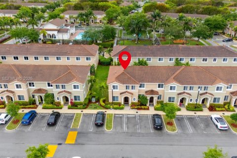 Touwnhouse à vendre à Homestead, Floride: 4 chambres, 127.65 m2 № 2065067 - photo 3