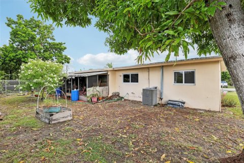 Casa en venta en North Miami Beach, Florida, 3 dormitorios, 147.34 m2 № 1880039 - foto 28