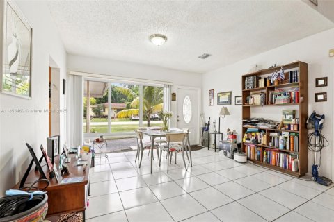 Casa en venta en North Miami Beach, Florida, 3 dormitorios, 147.34 m2 № 1880039 - foto 12