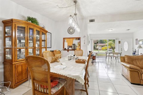 Casa en venta en North Miami Beach, Florida, 3 dormitorios, 147.34 m2 № 1880039 - foto 6