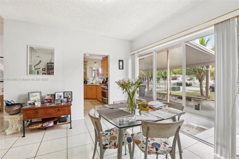 Casa en venta en North Miami Beach, Florida, 3 dormitorios, 147.34 m2 № 1880039 - foto 9
