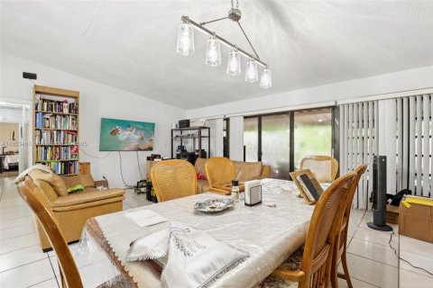 Casa en venta en North Miami Beach, Florida, 3 dormitorios, 147.34 m2 № 1880039 - foto 8