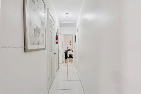 Casa en venta en North Miami Beach, Florida, 3 dormitorios, 147.34 m2 № 1880039 - foto 13