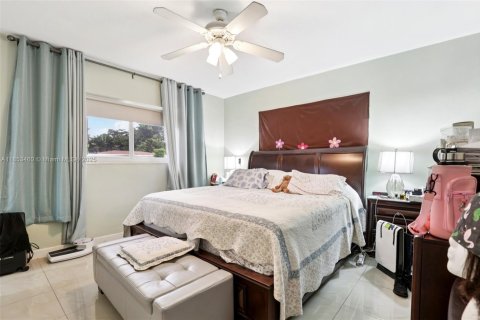 Casa en venta en North Miami Beach, Florida, 3 dormitorios, 147.34 m2 № 1880039 - foto 19