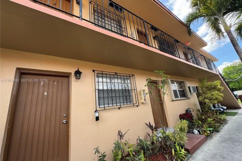 Propiedad comercial en Hialeah, Florida 432.18 m2 № 2050261